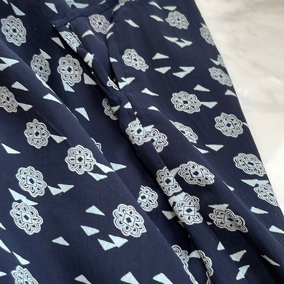 Kathy Lee Woman, 18W/20W, navy geometric print blouse - Picture 5 of 5